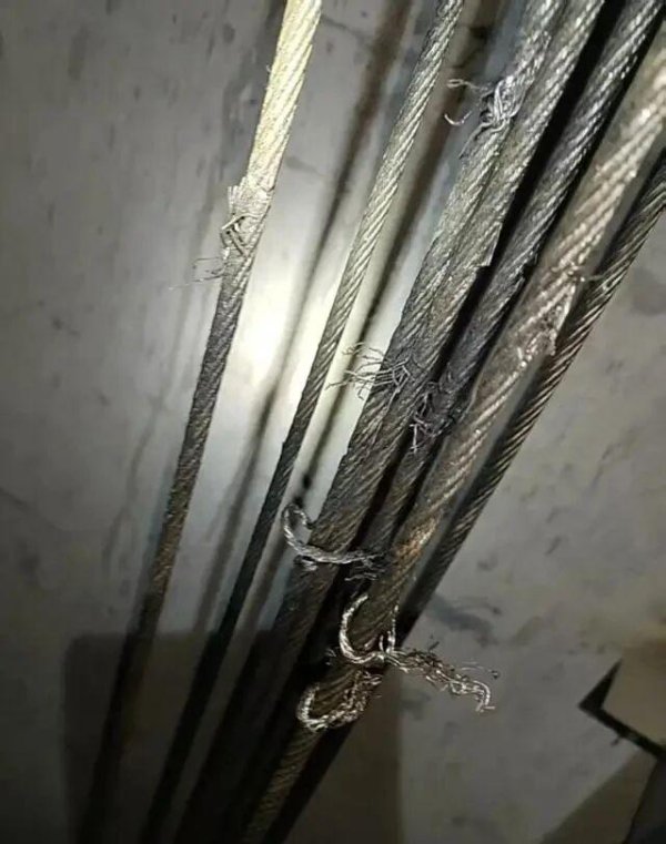 乐融配 一小区23部电梯钢绳被割，集中于关键承重钢绳，或引发轿厢坠落，警方通报